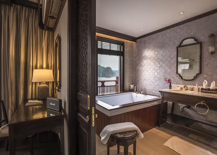  Heritage Line Ylang Cruise - Bay & Lan Ha Bay 5*